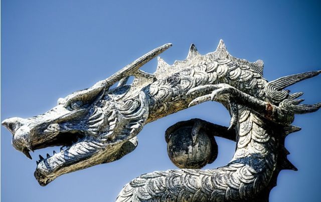 画龙#中国画龙第一人,一幅画拍出3亿,日本画家:他画得像真龙一样