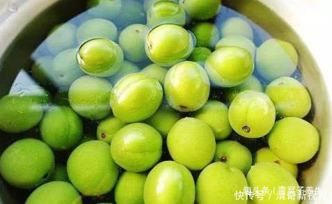 酸碱平衡|女性睡前当零食吃几颗此物,淡化皱纹,保持年轻态,安神助眠