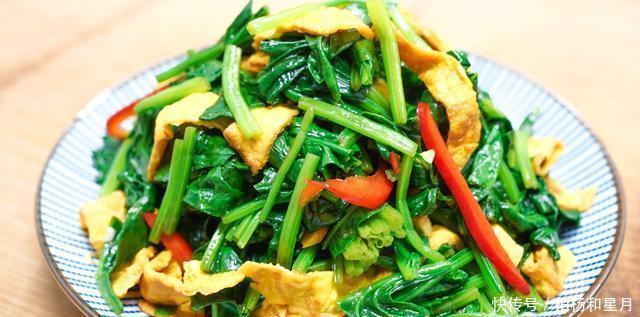 翠绿|做菠菜要不要焯水很多人都做错了,教你正确吃法,翠绿爽口营养
