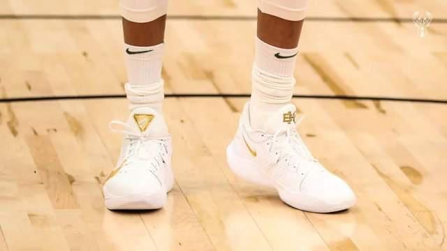 NBA球员上脚：库里8代定制版，恩比德球鞋缅怀科比