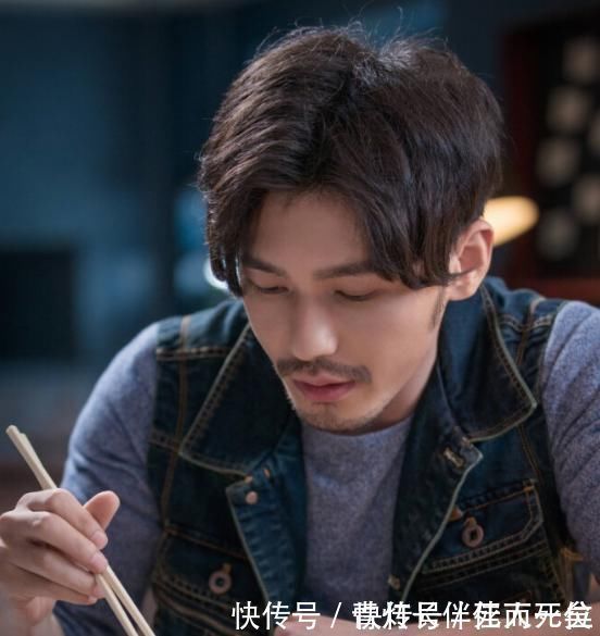 可乐|女生爱不释手的3饮料,却会让“唇毛”越来越重,当心亲亲“扎嘴”