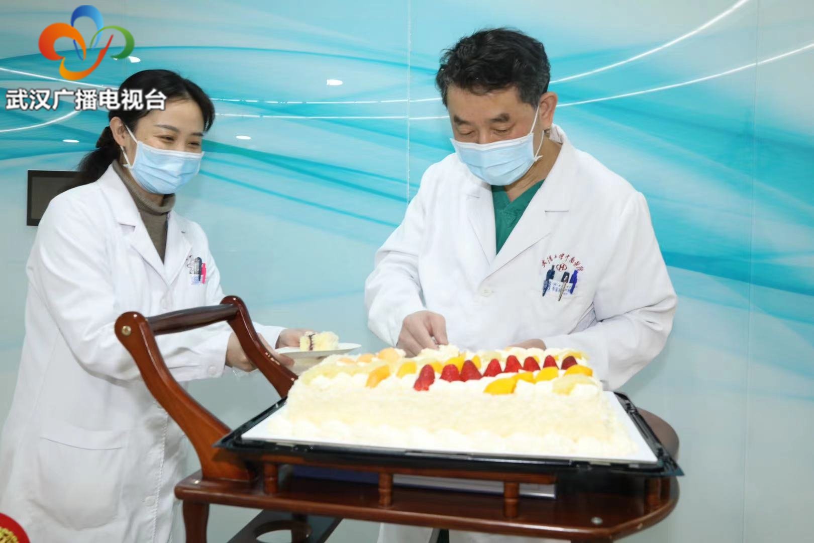 连续两次因胰腺炎引产 医生保驾护航5个月 二胎妈妈元宵节生下“小汤圆”