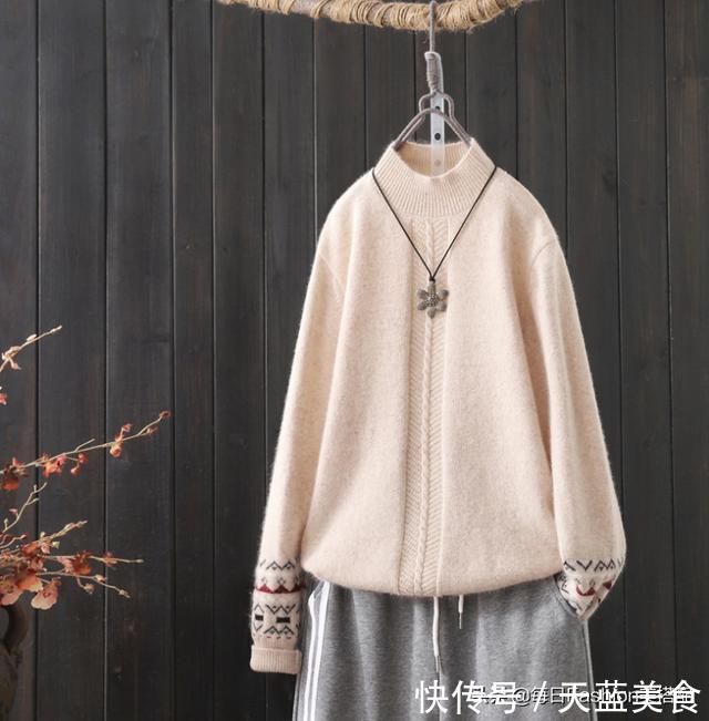 建议大家:春节就穿下面几款毛衣,搭裸靴,美得嫩上添嫩