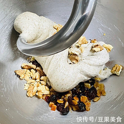 减肥|黑麦果仁欧包 核桃橙皮蔓越莓 减肥全麦面包