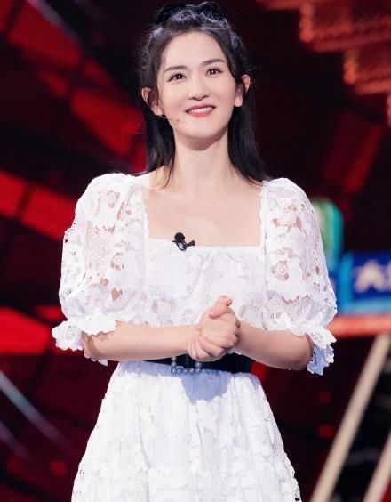 《脱口秀大会4》谢娜出场即炸,选手整体表现不佳,周奇墨晋级