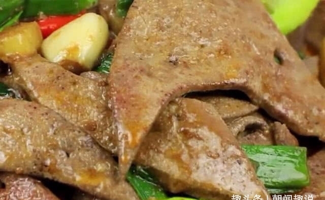 炒猪肝时,千万不要直接炒,不然腥味重还不鲜嫩!