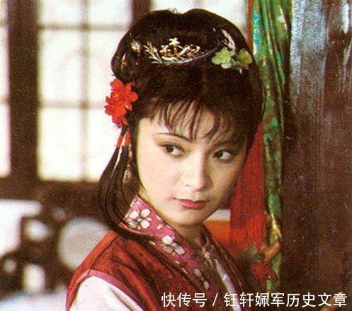 香菱|别再瞧不起袭人了，红楼梦还有一个心机满满的丫环，比袭人更可恶