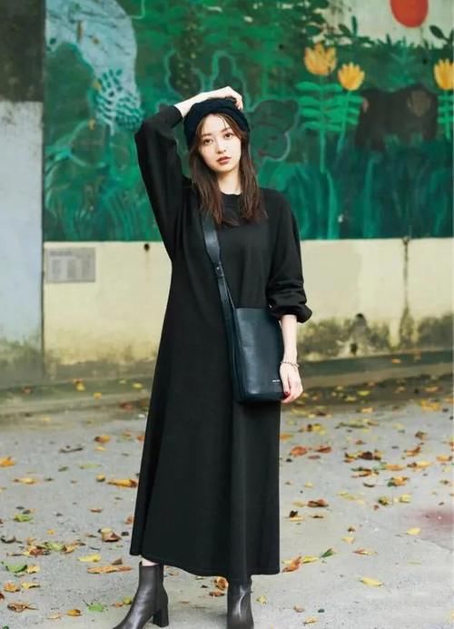 女人一旦过了45岁，一定要学会“减法穿搭”，时髦高级显气质如何打造＂减法穿搭＂