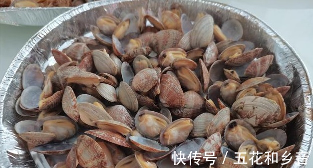 为人父母|青岛一家三口的晚餐,在朋友圈火了,不剩菜不浪费,网友太寒酸!