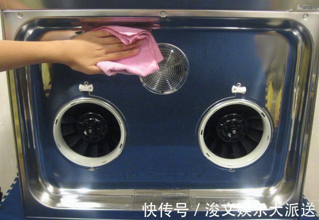 油烟机用久了又脏又黏试试这种方法,不用拆也能干净如新
