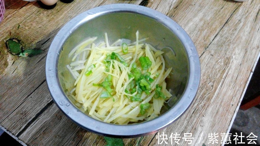辣椒油|凉拌酸辣土豆丝的制作方法,开胃下饭,营养健康