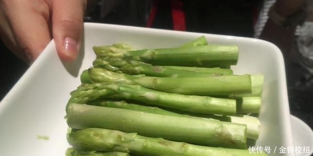 吃自助火锅|去吃火锅自助,店老板最不想看到顾客拿的几样食材,成本太高!