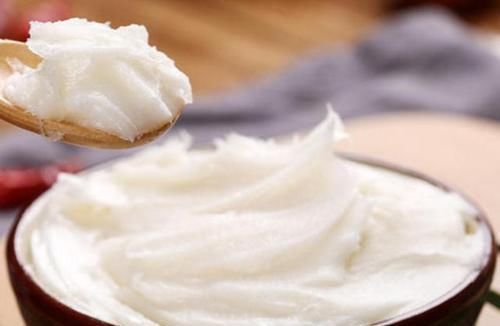 熬猪油时，只加水是“外行”，学会这招，猪油雪白不腥，能放一年