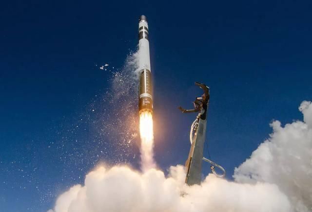 美国火箭公司发射失败弄丢7颗卫星,发射后不到6分钟中断直播