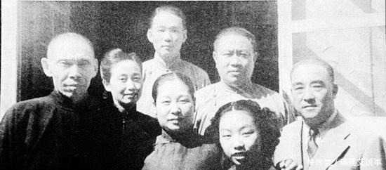 一代枭雄的父亲临终说了一句话,他便国外收集古董无偿捐给国家