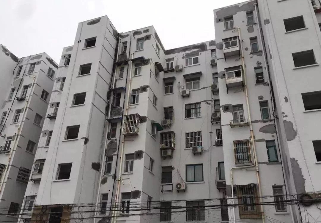 楼市|20年老房子被银行拒贷，卖不掉的老房子，锅是谁的