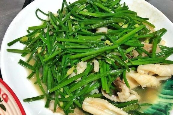 七夕外婆家聚餐，舅妈做了满满2桌菜，网友：还是农村好，真不错