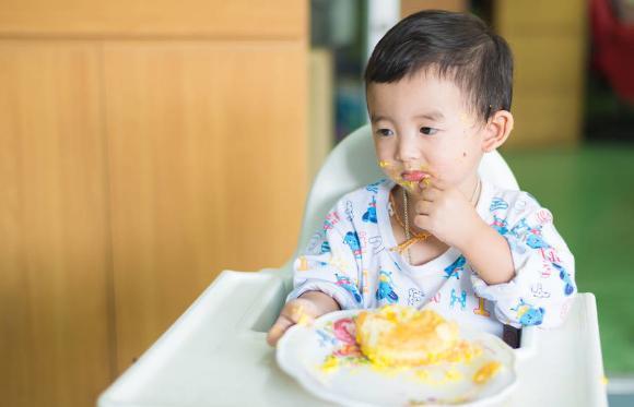 食物|7岁男孩每天吃米饭喝粥，3个月后却被送急救，父母无知害了孩子