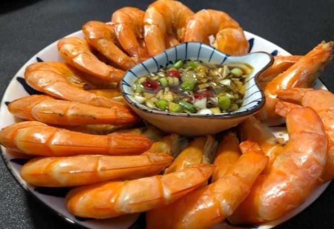 煮虾时用错水，难怪虾肉又老又腥！教你正确做法，虾肉嫩又香