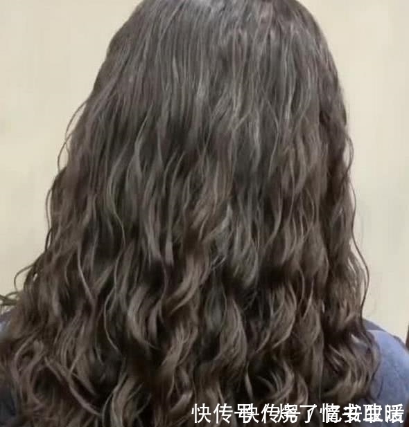 理发师|奇闻:女孩去烫头发,本以为是要发型被毁,结果却让人羡慕
