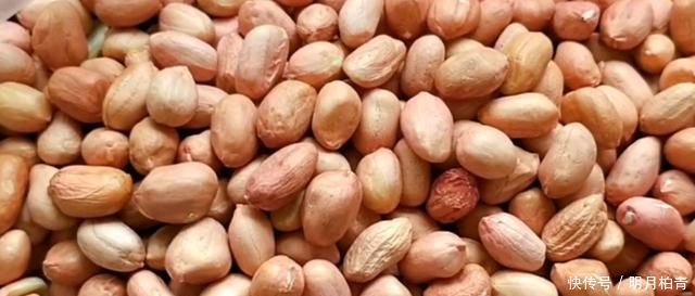 花生米里加2个鸡蛋，比红烧肉还香，我家一周吃3次，每次上桌抢光