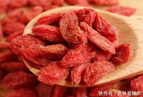 建议中老年,若不缺钱多吃这2物,稳血脂通血管,还不贵