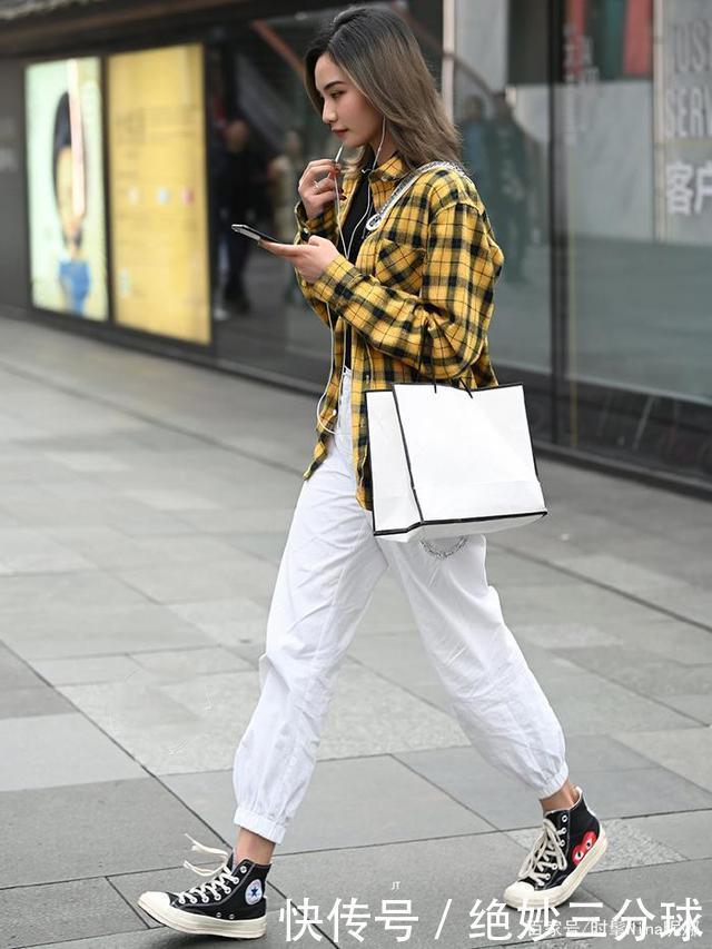 初秋|初秋别再穿裙子了,2020年流行这4条裤子,时髦又洋气
