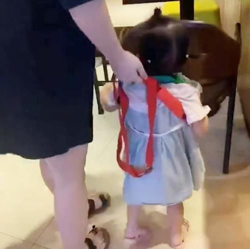 舅舅|舅舅带娃路子有多野?为打游戏“封印”外甥女,宝妈好气又好笑