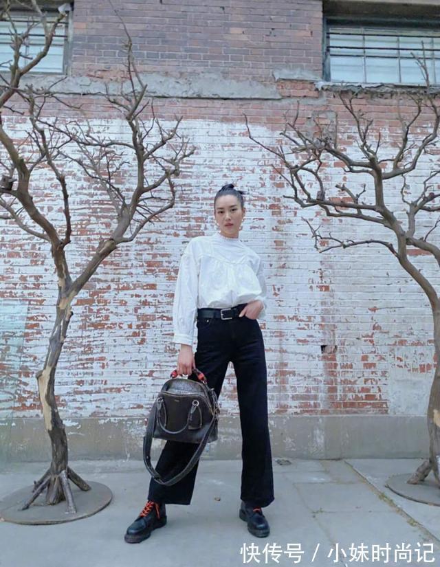 刘雯 刘雯衣品太高级,浅色牛仔夹克搭牛仔阔腿裤魅力四射,不愧是超模