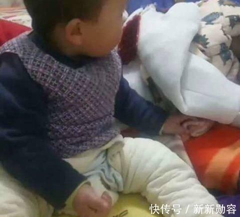 危害|这4种零食,家长尽量少买,对孩子危害大,特别像第2种