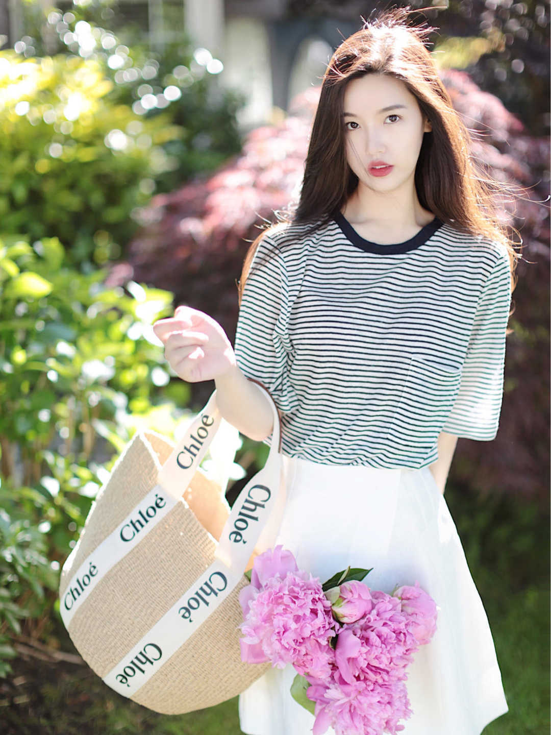 纯色|夏季这样搭,凉快的同时还更舒适又时髦,条纹衫搭五分裤,超洋气