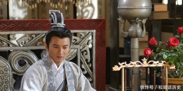 皇兄拿毒酒敬弟弟并祝他活一千岁,弟弟回应一句话,成功逃过一劫