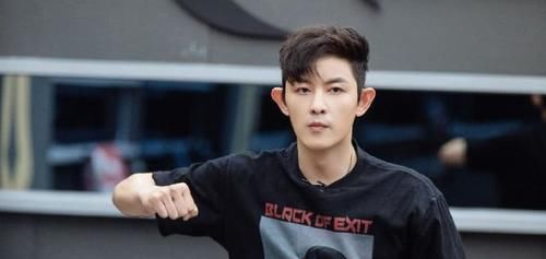 七友|《哥哥》中的可怜工具人：摇滚老炮无奈出局，钢琴大师沦为伴奏