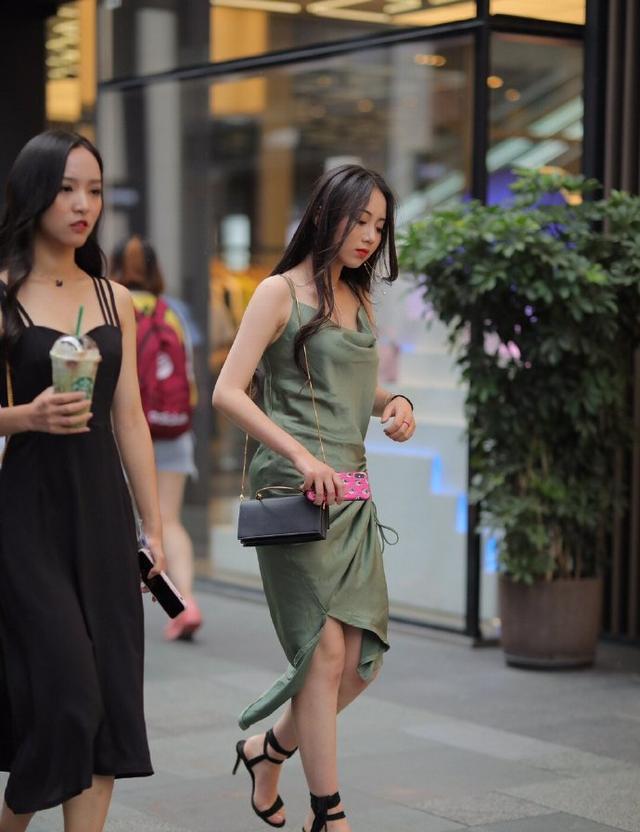时髦|小姐姐身着包臀裙,时髦性感,高雅迷人