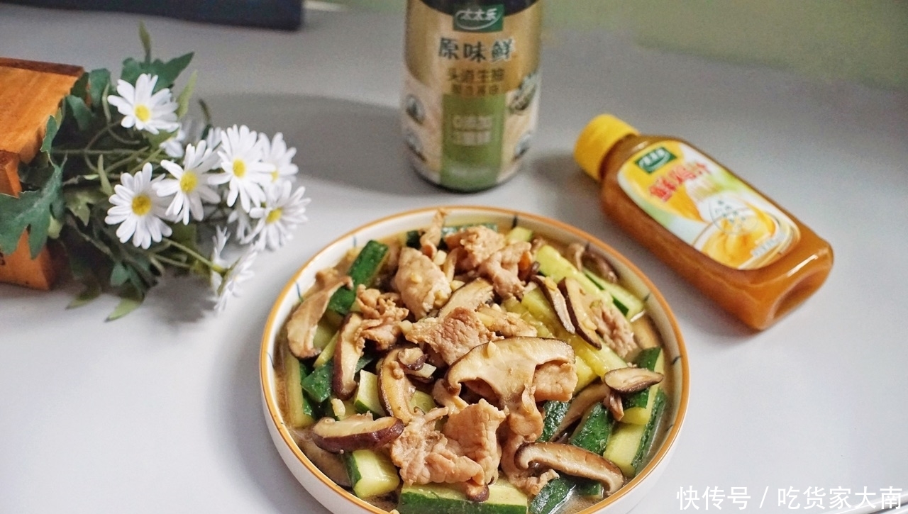 香菇和黄瓜的完美搭配,清新爽口还下饭,全家都爱吃