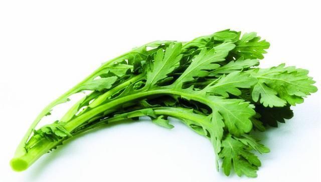 茼蒿|茼蒿的营养价值高,哪几类人不能吃?专家提醒:这几类人需要注意