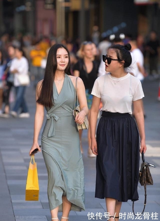 清新|V领浅绿色挂脖裙,搭配蝴蝶结设计,清新可人