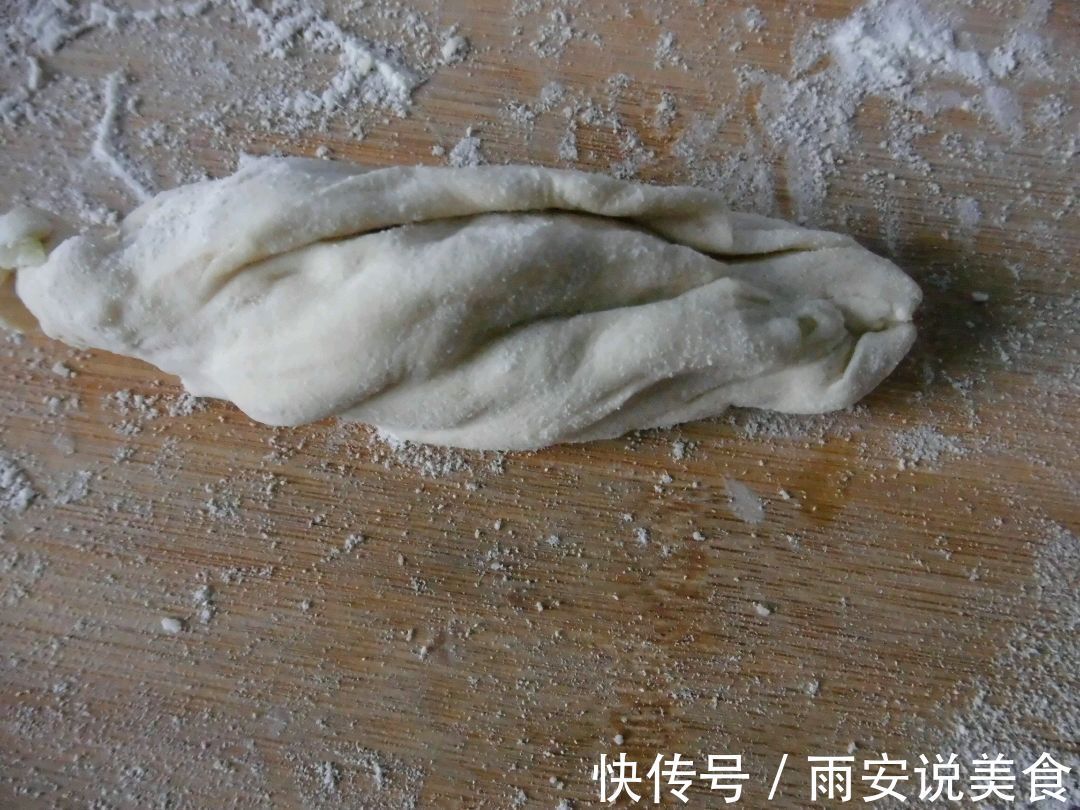 千层葱油薄饼家庭做法，美味好吃，营养健康