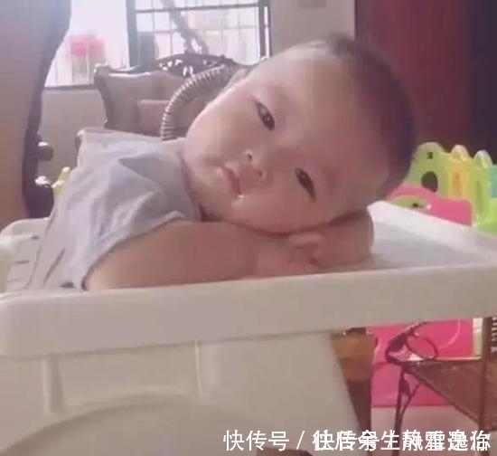 岁月静|妈妈喂完宝宝,自己赶忙吃饭,回头看到宝宝的眼神,再累也都值了