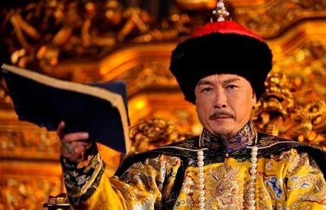  不出|康熙写下一个“墨”字，雍正都对不出下联，小乾隆一答就对了