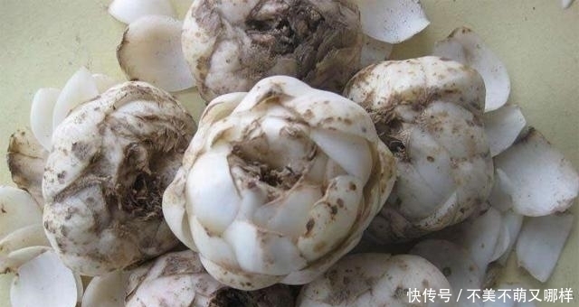 毒素|子宫健康的女性,脸上不会有4种表现,常喝1种水,子宫更光滑