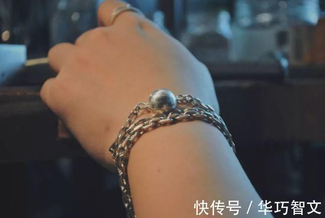 半球形 这件暗藏机关的项链,又变手链的可拆搭扣