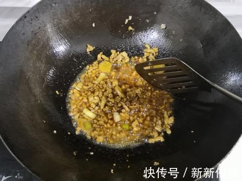 豆角|70岁老妈教我剩米饭新吃法，饭菜一锅，营养省事还健康，比炒饭香