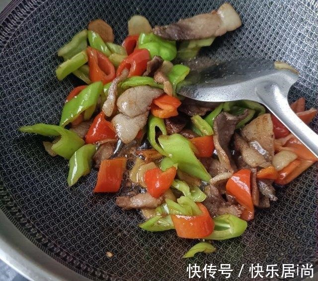 家常|尖椒炒西兰花，家常小炒，美味下饭！