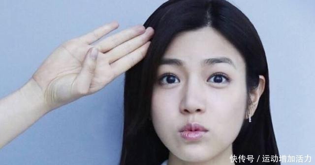 不适合留齐刘海的脸型,不留好美,留了就是