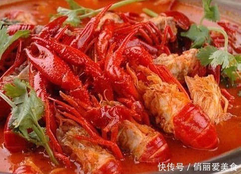德国人效仿中国人吃小龙虾,从此不再为泛滥发愁,吃到缩起尾巴