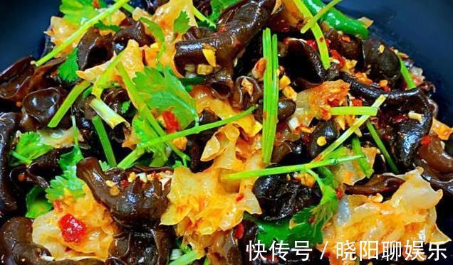 夏天|夏天多吃银耳,做成凉拌菜,爽口开胃,比银耳汤都美味,快试试