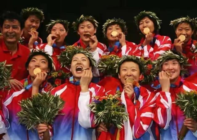 球迷们|女排功勋成新帅热门!18年前重扣创造历史,期待复制郎平神奇之路
