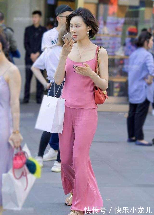 装扮 优雅气质的打底裤装扮展现强大气场,穿着舒适个性,吸引视线