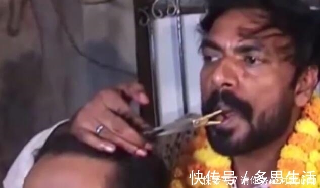顾客|印度男子用嘴巴代替剪刀,这样理发头一回见,顾客多到排成队